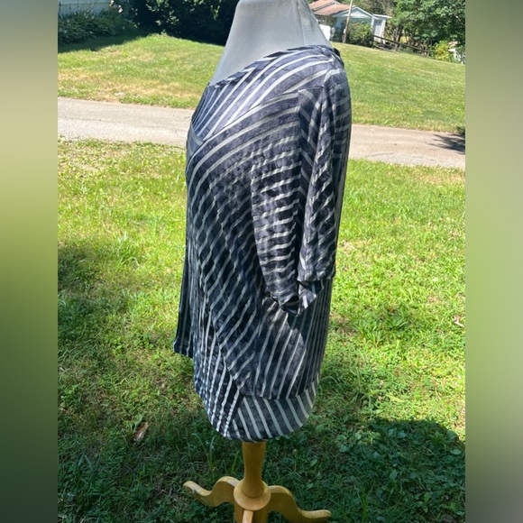 BAY STUDIO WOMENS L GREY GEOMETRIC STRIPE TOP - Picture 5 of 8